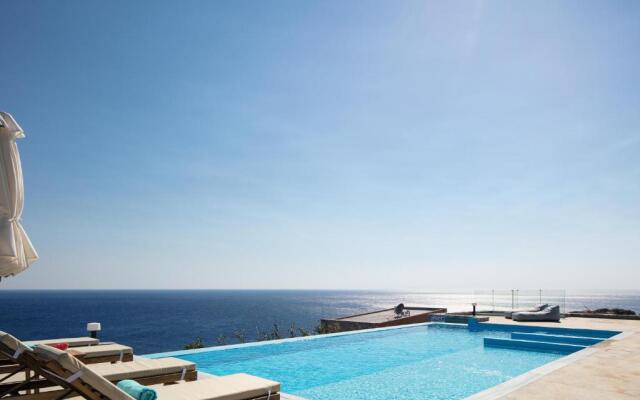 Seafront elegant villa, with infinity pool & devine views!