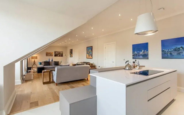 Heart of the City Luxury 3 Bedroom Apartment