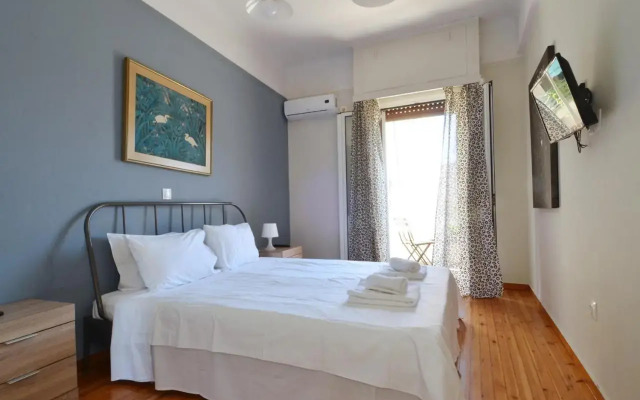 Stathmos Larissis A, a cozy 2BR Apartment, Clo...