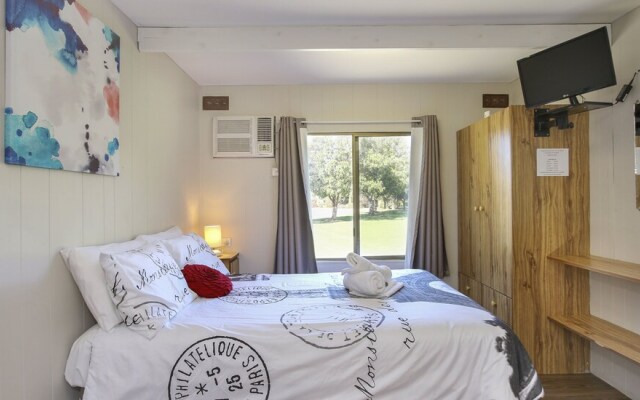 Serpentine Falls Park Home & Tourist Village