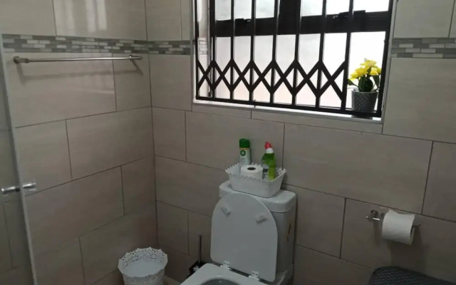 Luxurious 3 bed House Modern Open Plan- Borehole - 2046