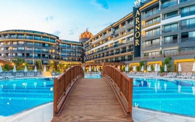 Arnor De Luxe Hotel