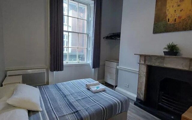 Stunning Temple BAR 2 BED Apartment