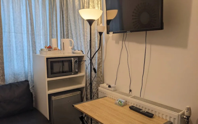 TravelStop #London-Ealing