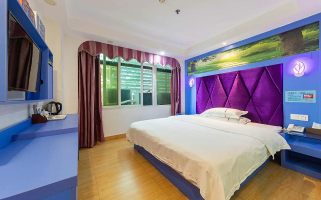 Zhongchao Theme Hotel (Shenzhen Luohu Wenjin Subway Station)