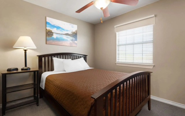 Eagle's Den Suites Cotulla a Travelodge by Wyndham