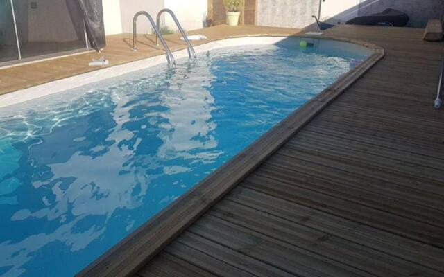 Maison avec piscine à l'orée de la forêt