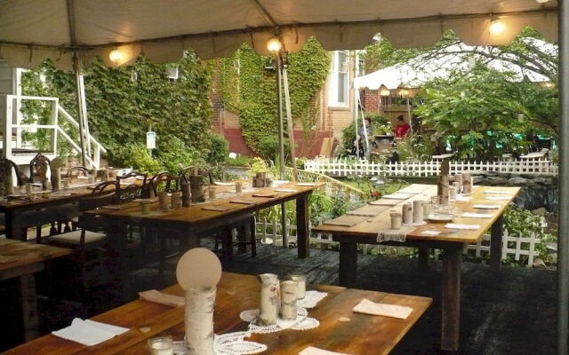 Adam's Inn