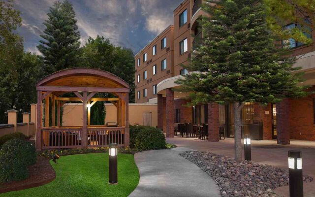 Courtyard by Marriott Fayetteville