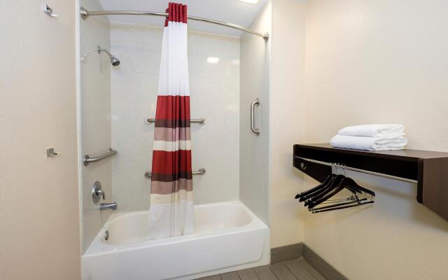 Super 8 by Wyndham Helen