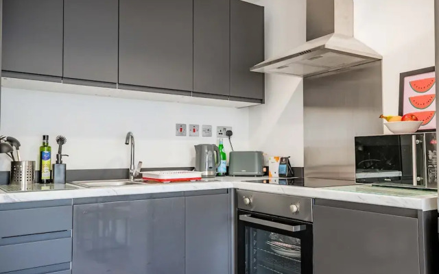 Host Stay Croydon Road Apartment