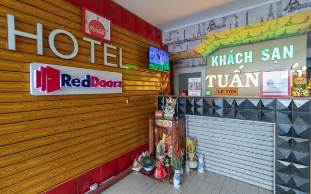 RedDoorz near Tan Huong Market