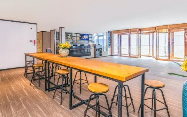 HanTing Hotel (Beijing Daxing Caiyu)