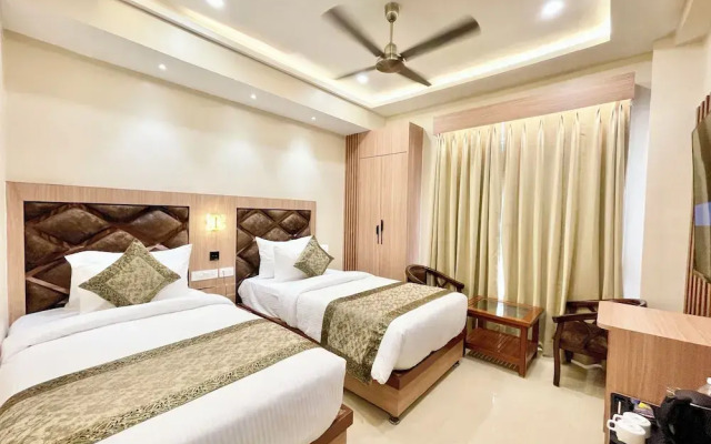 Hotel Mantavya - Varanasi near Temple