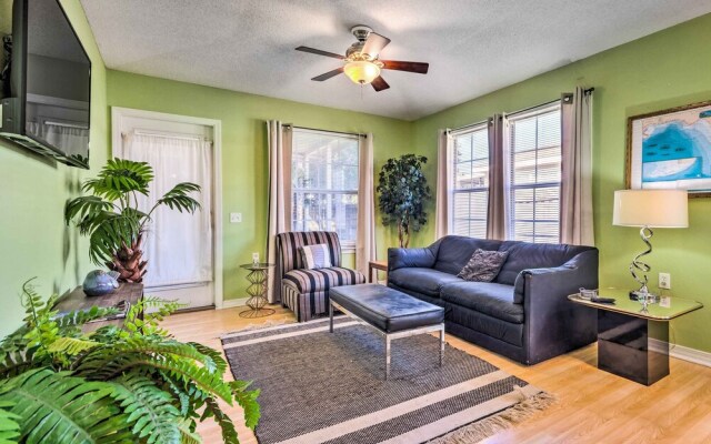 Cute Pensacola Townhome ~ 9 Mi to Downtown!