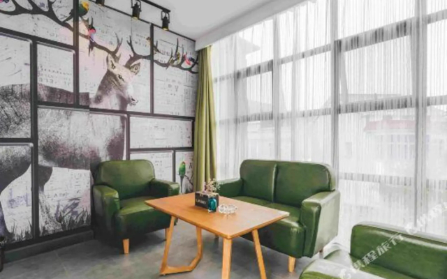 Floral Hotel·Yuyao Intensive Tribal Hotel (Siming Lake Scenic Area)