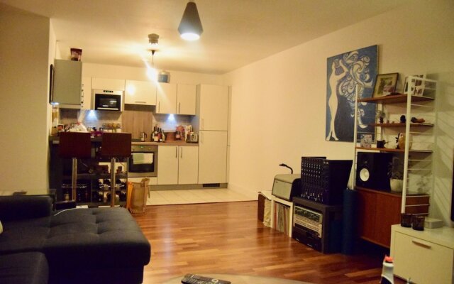 Spacious 1 Bedroom Flat With Covered Balcony