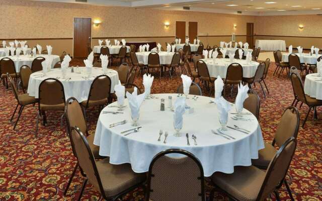 Quality Inn & Suites Fort Madison near Hwy 61