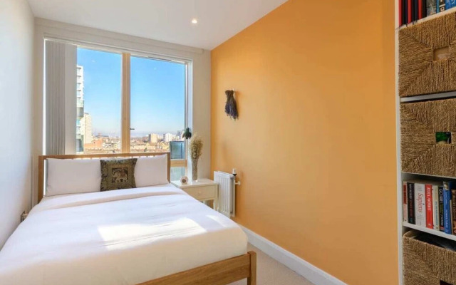 Modern & Beautiful 2-bed Apt With Balcony nr Mile End