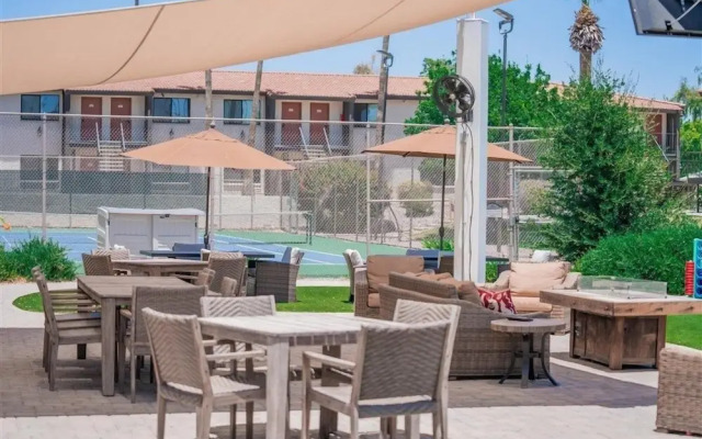 129 Fully Furnished, amenities galore! by RedAwning