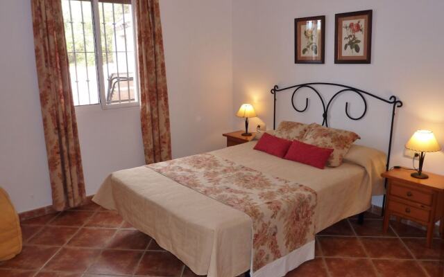 Pretty Cottage in Villanueva de la Concepcion with Pool