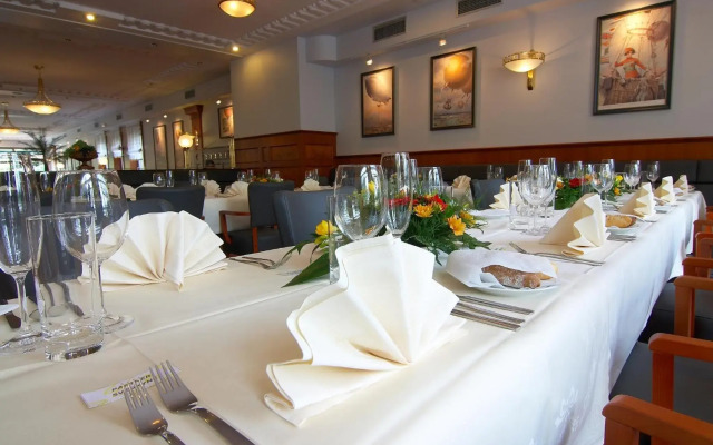 Hotel Avion