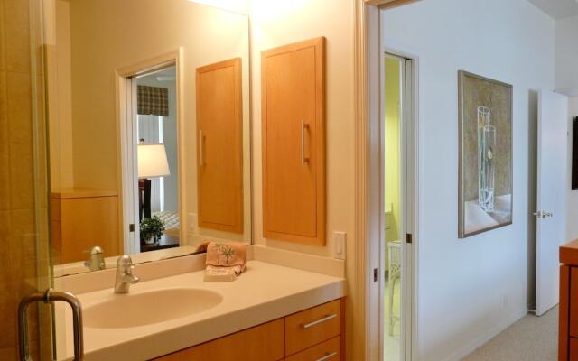 Unique Waterfront Home With Pool, spa and Guesthouse