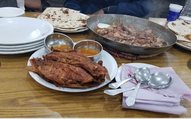 New Park Hotel & Restaurant