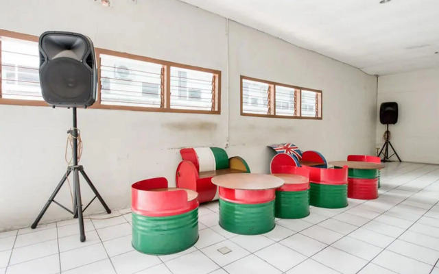 OYO 91035 De Ritz Residence