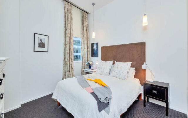 Charming Spacious Two Bedroom In Central Cbd
