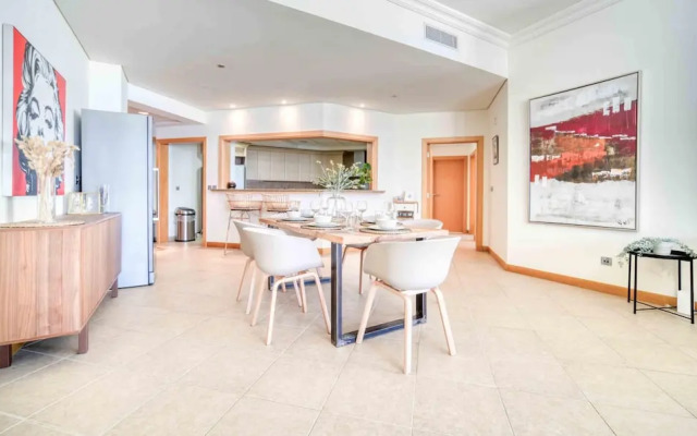 Chic Beachside 3BR Living at the Palm