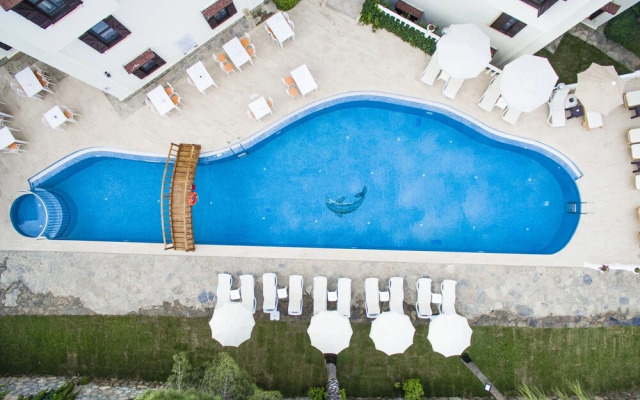Mira Suites