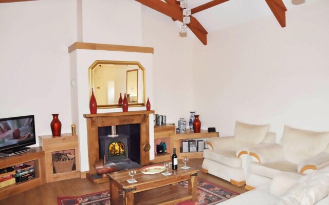 Charming Barn Conversion With Wood Burner Near Looe