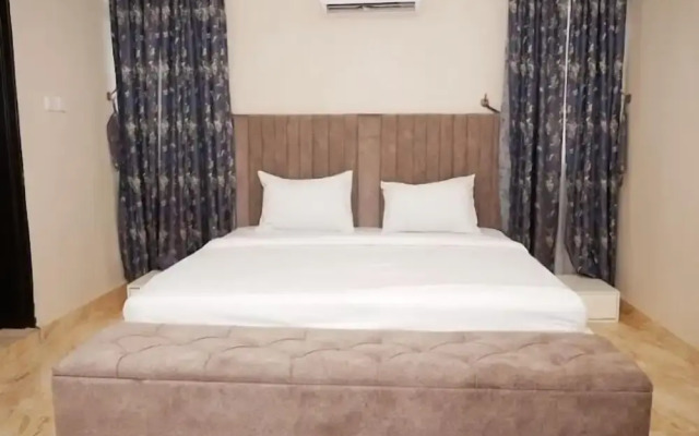 Sarina Suites and Apartments