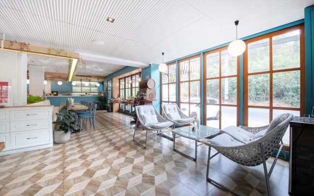 Blooming Hill Boutique Suites