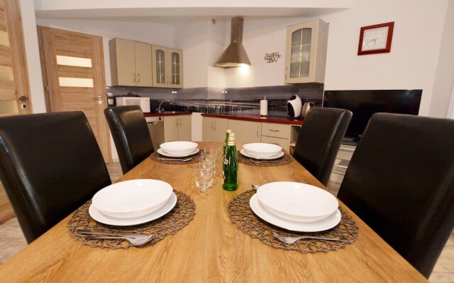 Golden Sun Apartments-Port