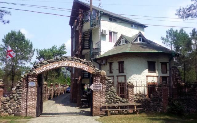 Old House Hotel