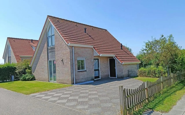 Amazing Bungalow With Garden
