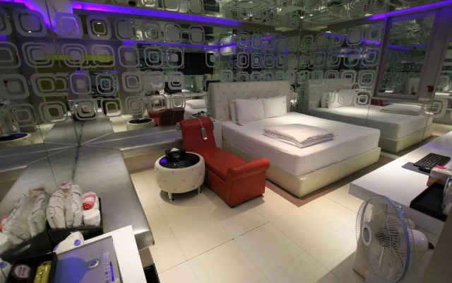V1 Hotel