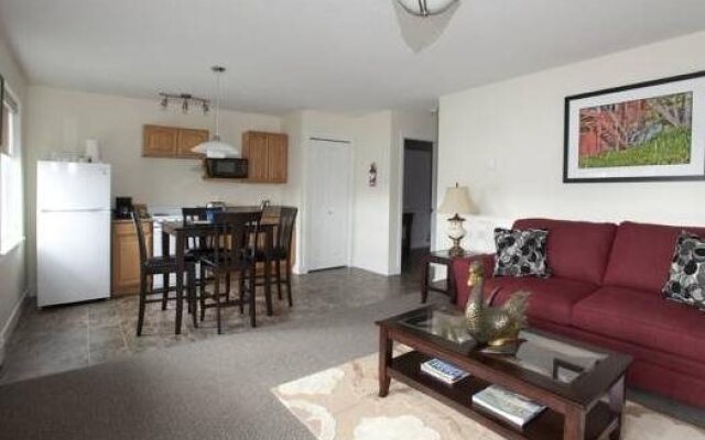 The Bayshore Waterfront Inn