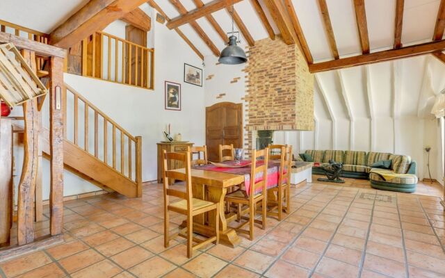 Holiday Home in Laluque with Terrace, Garden And Barbecue