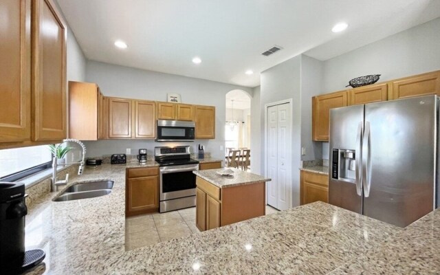 Hidden Gem 5 Bedroom Home by RedAwning