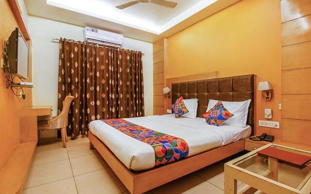 Fab Hotel The Oasis
