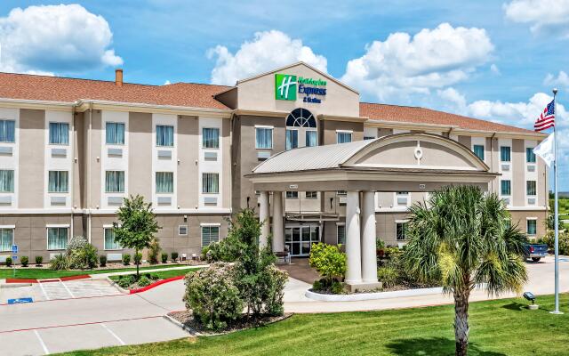 Holiday Inn Express & Suites Cotulla, an IHG Hotel