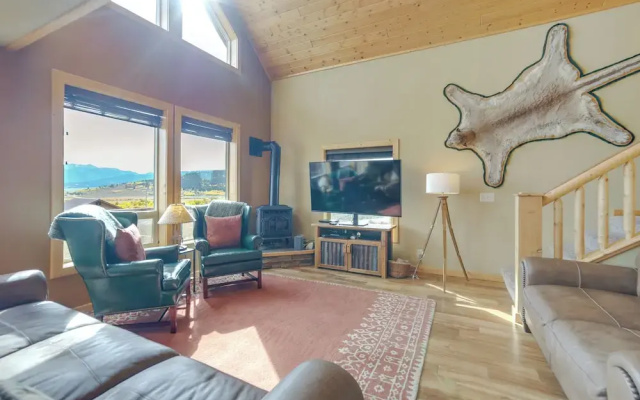 Custom Log Cabin w/ Views - 20 Mi. to Yellowstone!