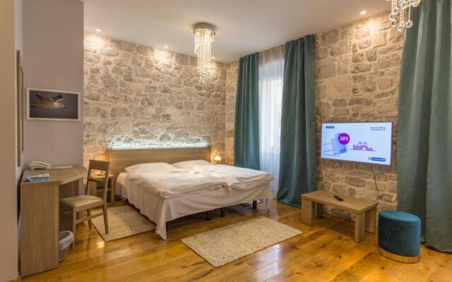 Tifani Luxury Rooms 2