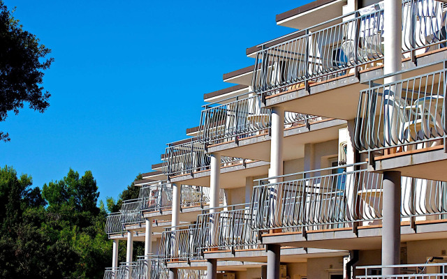 Splendid Golden Rocks Resort