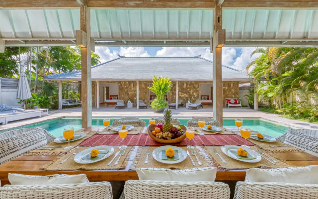 *PROMO* 4 bd Spacious villa in strategic location!