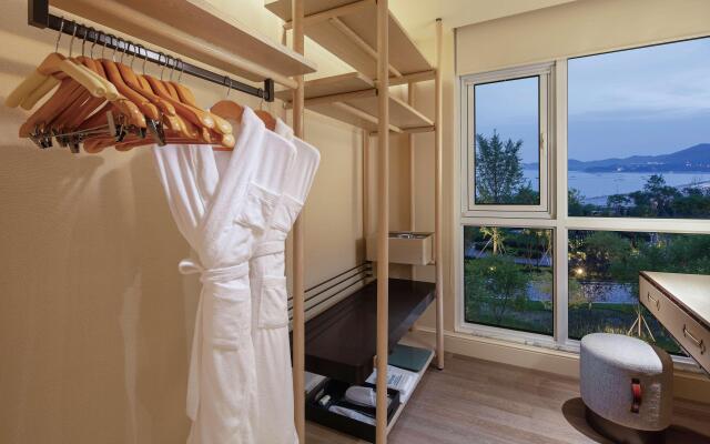 Hilton Dalian Golden Pebble Beach Resort
