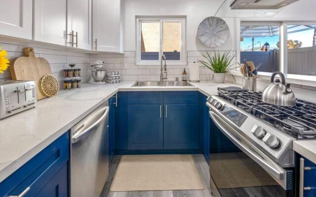 LuxuryTownhome.3Blks2Beach.E-Bikes.75”4kTV